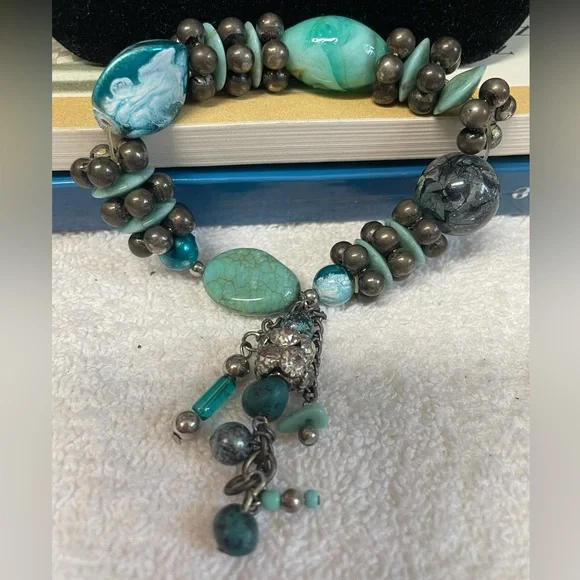 Mother of Pearl Necklace and Bracelet - Picture 2 of 6